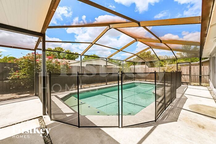 Building Photo - 6222 Palmview Ct