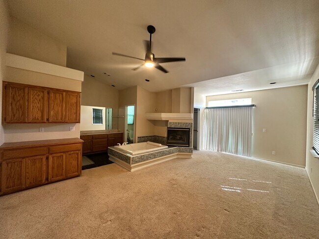 Building Photo - SE Visalia home coming soon!!