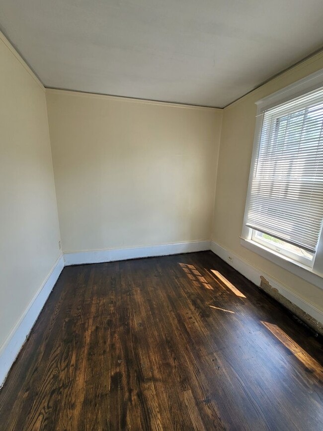 Building Photo - Affordable 3 BR on Tipton!