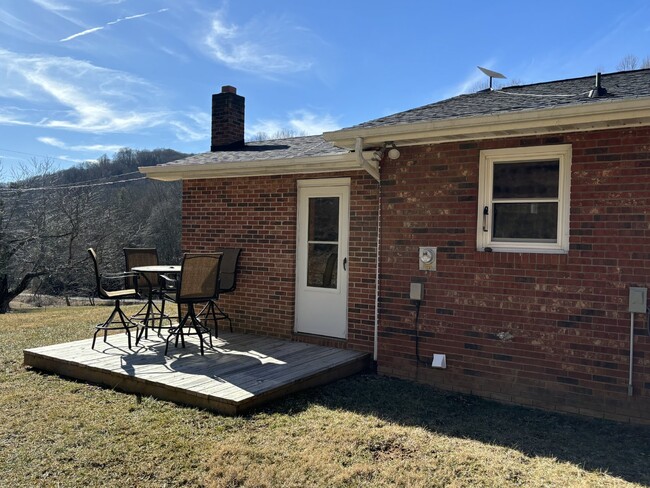 Building Photo - CANTON- 3 Bedroom/Bonus Rooms/Large Yard, ...