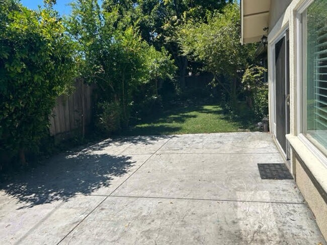 Building Photo - Beautiful Home with multiple upgrades!