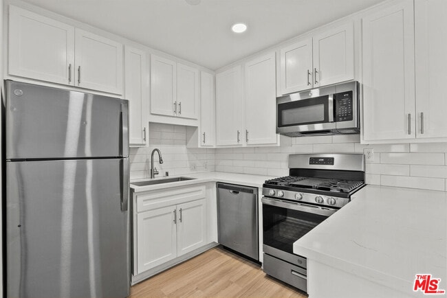 Building Photo - 15286 Sutton St