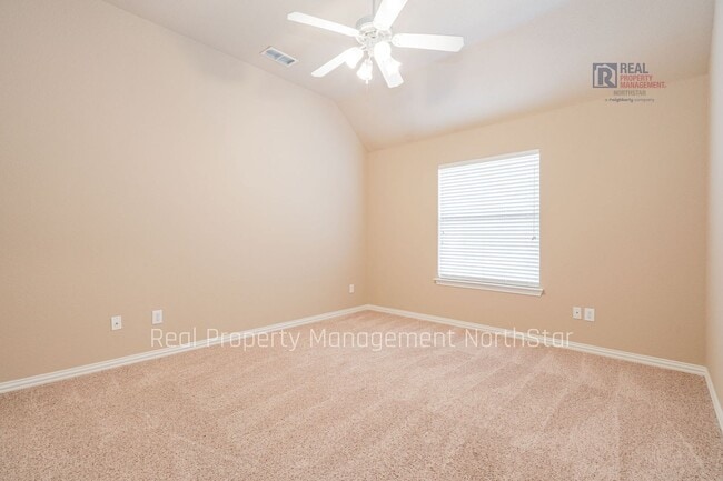 Building Photo - Lake Views, Space & Lifestyle – Ask about our move in specials!
