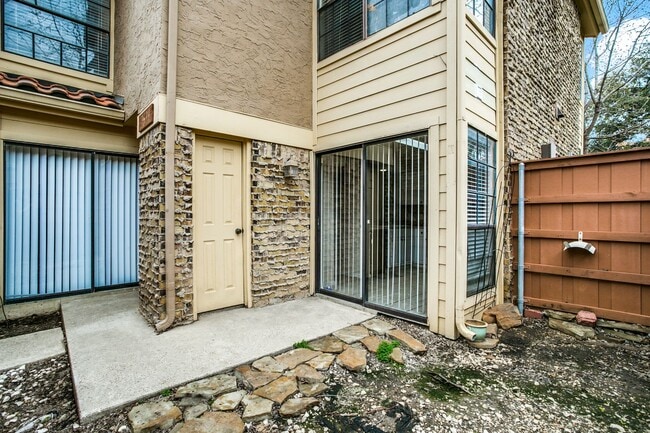 Building Photo - 2621 Piedras Dr