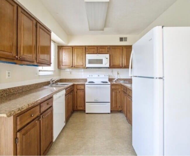 Building Photo - 10679 Campus Way S