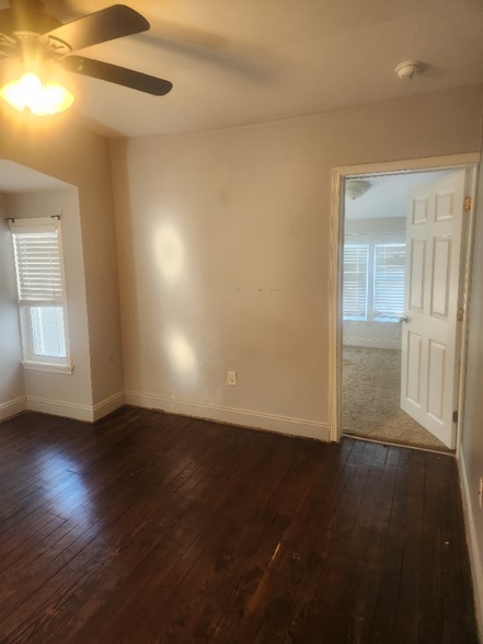 Building Photo - 948 W Main St