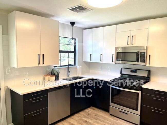 Building Photo - 2321 Glendale Dr