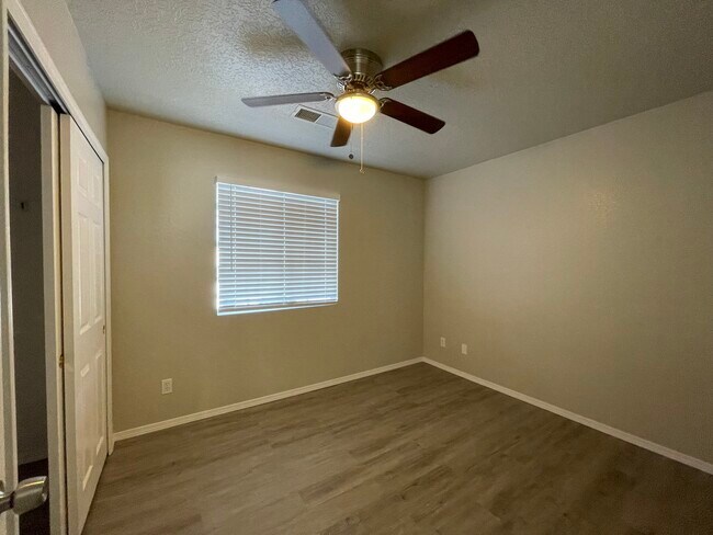 Building Photo - 10716 Habanero Way SE