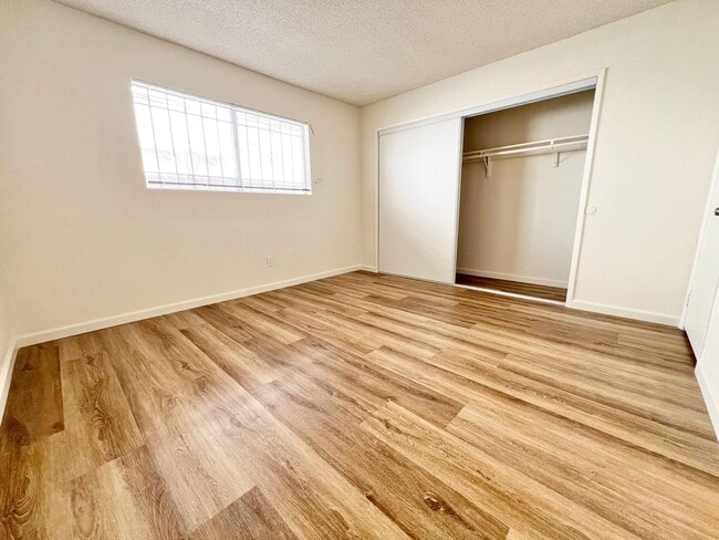 Building Photo - Beautiful First floor 3 bedroom Rose Park ...