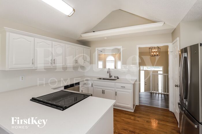 Building Photo - 2300 SW Stone Bridge Ct