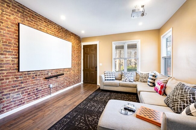 Building Photo - 1054 Hunterdon St