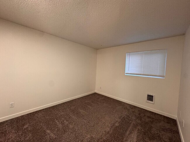 Building Photo - DESIRABLE MILLWOOD NEIGHBORHOOD ON TREE LINED STREET