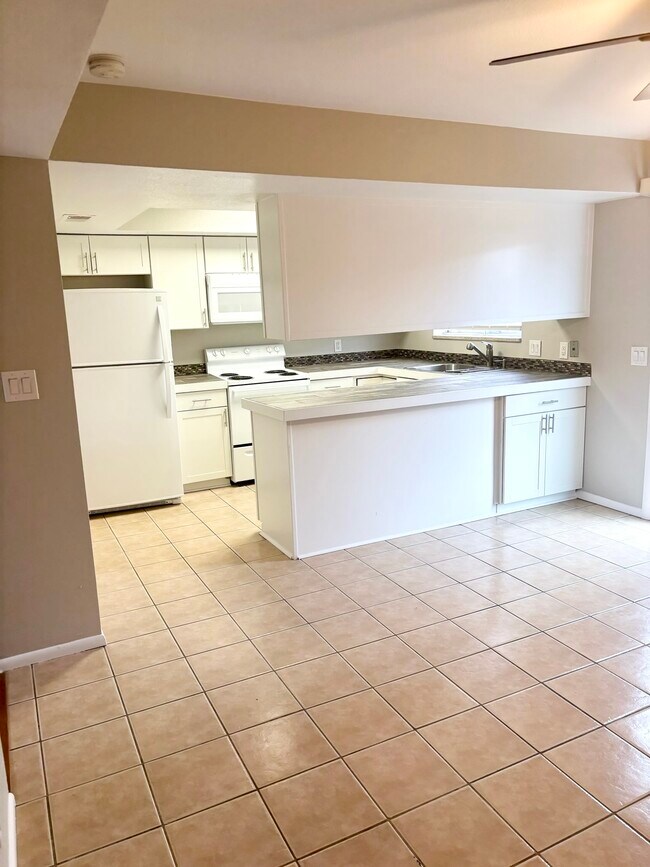 Building Photo - 9014 E Lehigh Ave