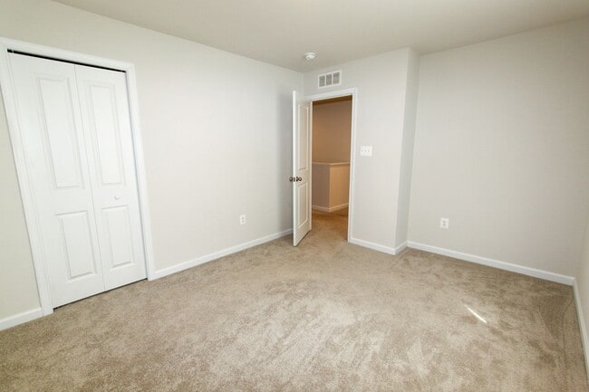 Building Photo - 4 Bed, 2.5 Single Family Home in Bunker Hi...