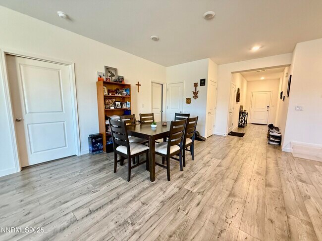 Building Photo - 1154 Alder Dr