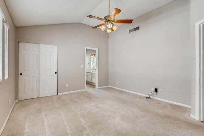 Building Photo - Charming 3 Bedroom Home In Henderson !