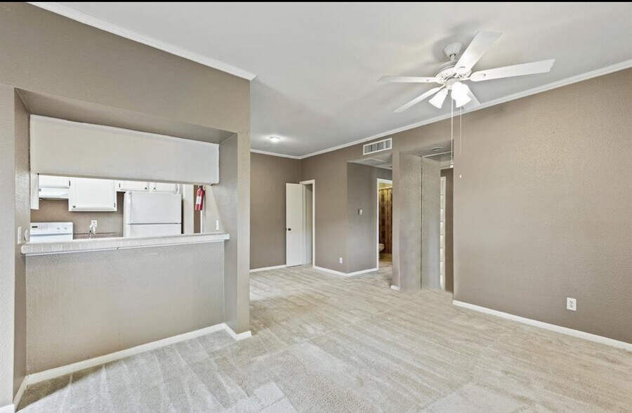 Building Photo - 726 Bering Dr