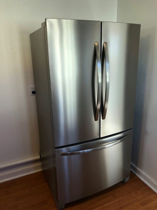Building Photo - ALL PROSPECTIVE TENANTS MUST SUBMIT A $58 ...