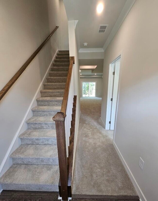 Building Photo - 303 Golan Cir