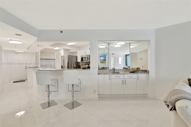 Building Photo - 9650 S Ocean Dr
