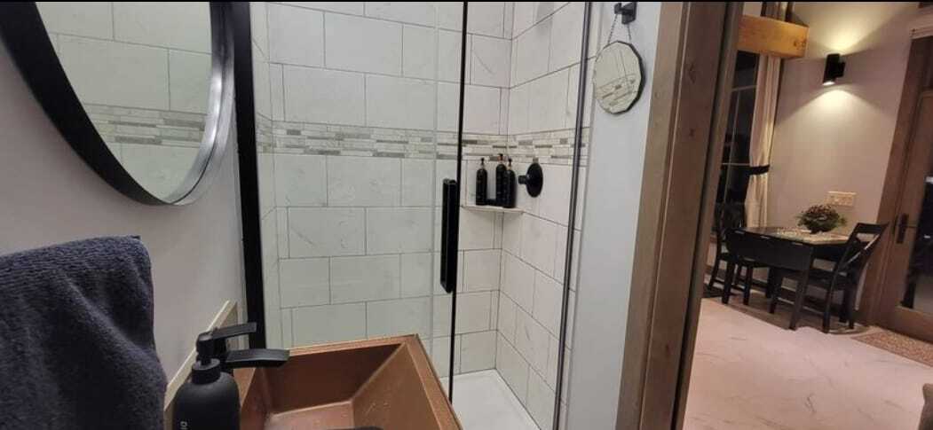 3 piece bathroom - 2100 Marys Lake Rd