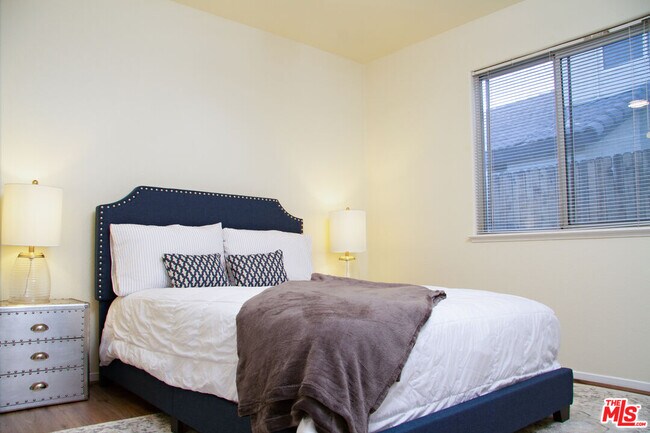 Building Photo - 8506 Blue Heron Dr
