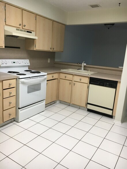 kitchen with seating area - 2365 E Geddes Ave