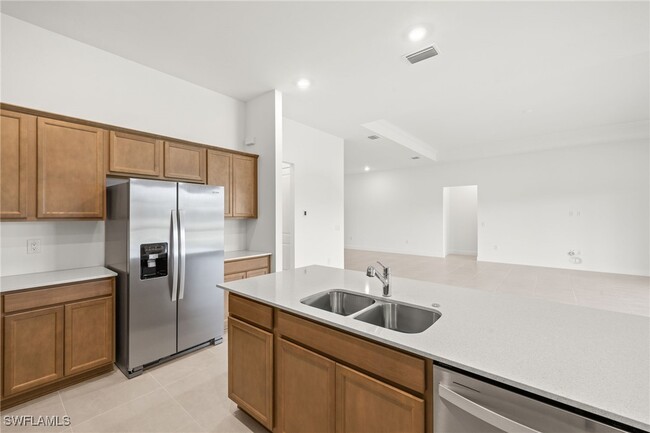 Building Photo - 25637 Shoreline Gaze Dr