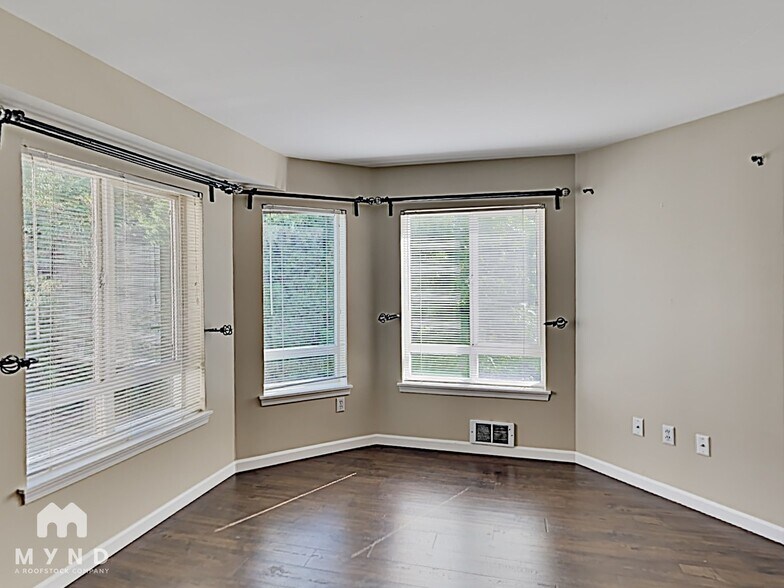 Building Photo - 2530 15th Ave W