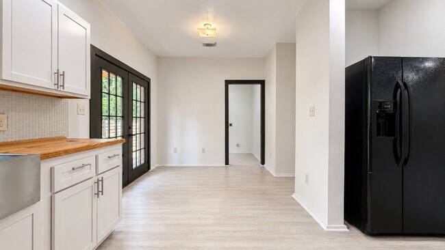 Building Photo - 11611 Walraven Dr