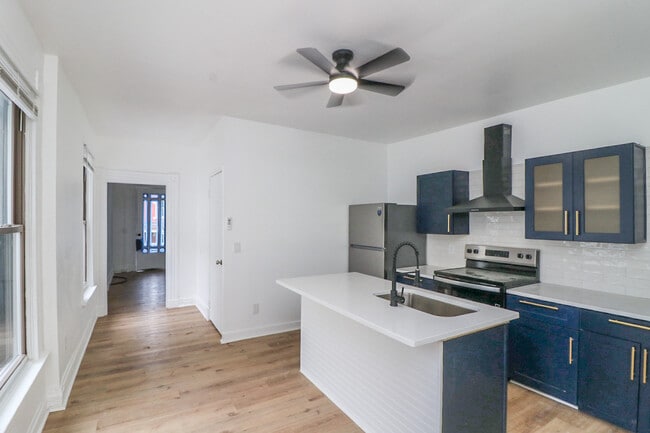 Building Photo - 1527 Greenup St
