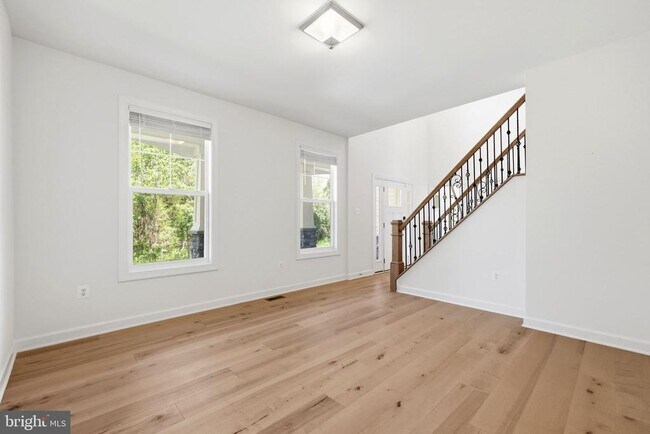 Building Photo - 301 Kingdom Dr