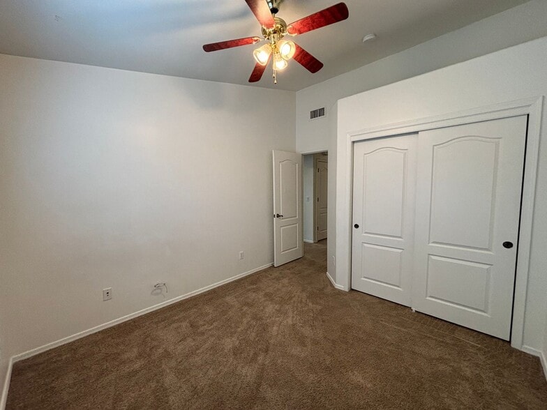 Building Photo - 10500 E Carolina Willow Ln