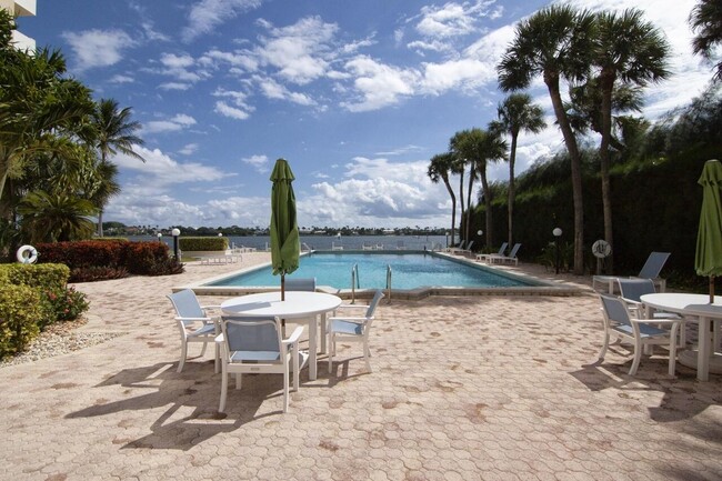 Building Photo - 2800 N Flagler Dr