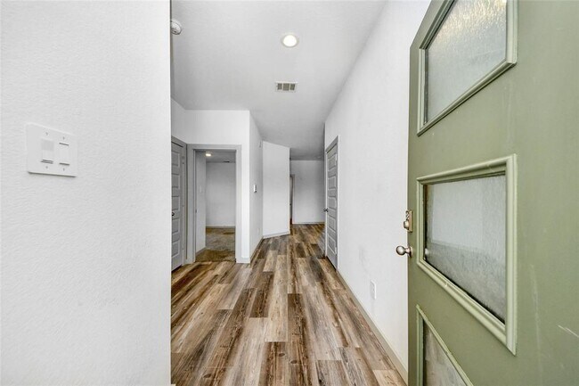 Building Photo - 14734 Sweetwater Dr