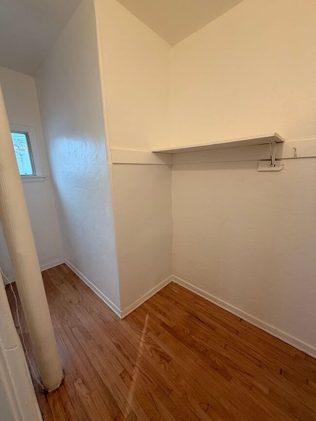 Building Photo - Cute 1 Bedroom 1 Bathroom Long Beach Apartment For Rent!