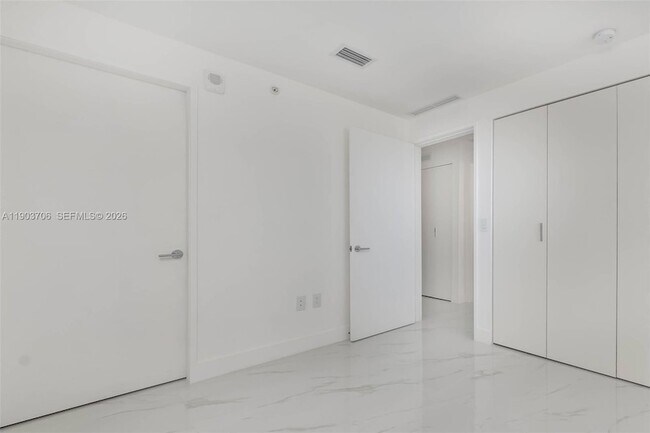 Building Photo - 700 NE 24th St