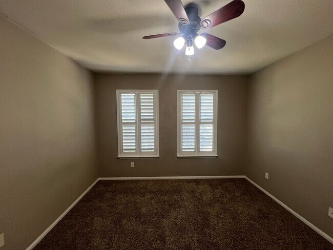 Building Photo - 407 Chieftain Trail