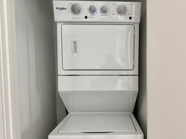 Building Photo - 542 Boulevard NE