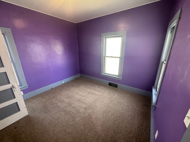 Building Photo - Spacious 4-Bed Home Near Schools with Back...