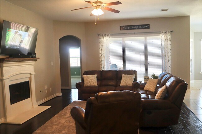 Building Photo - 5627 S Denham Ridge Ln