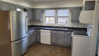 Building Photo - 2027 2nd Ave