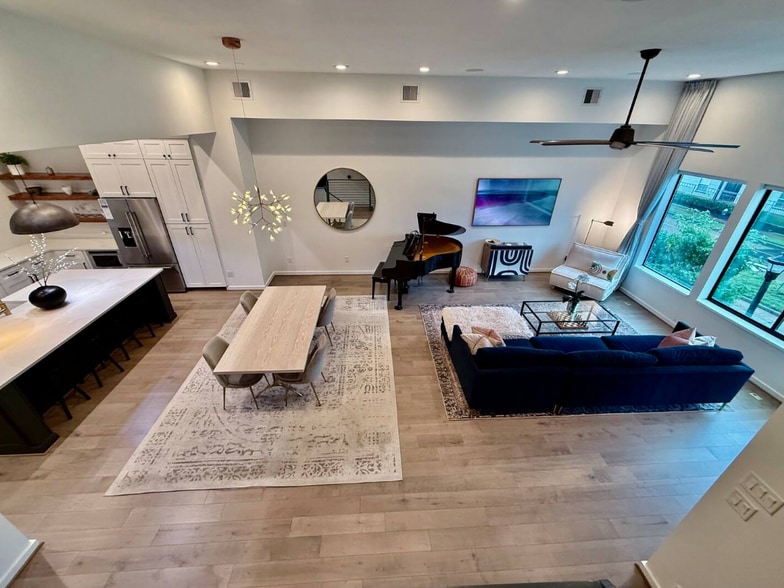 Building Photo - 513 Memorial Heights Dr