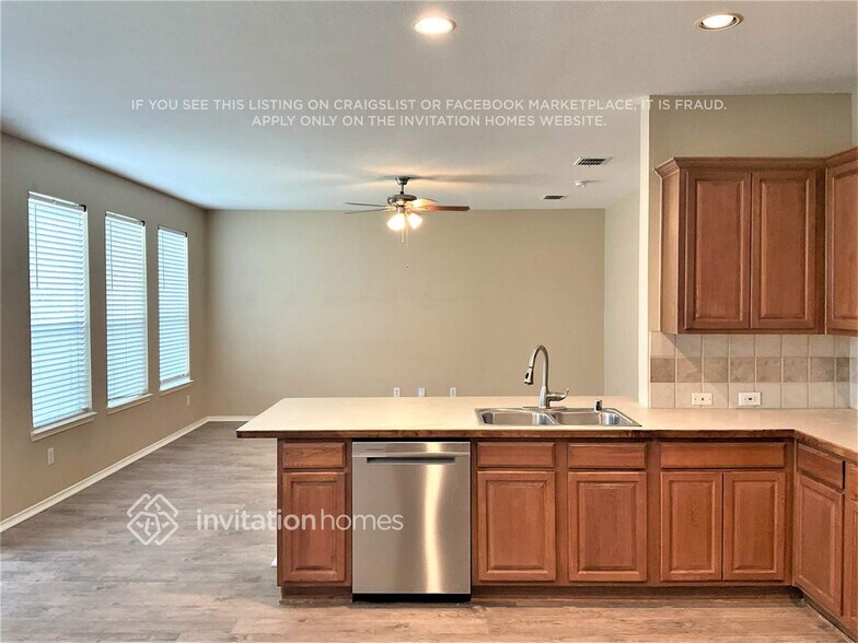 Building Photo - 1116 Sweetwater Dr