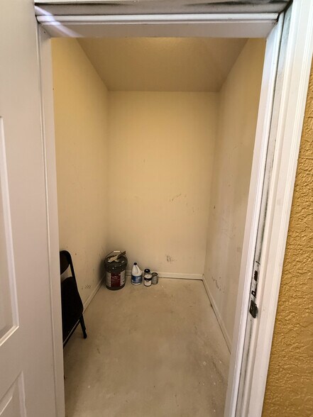 Storage Unit - 4207 S Dale Mabry Hwy