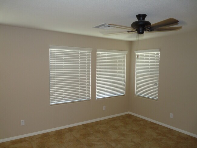 Building Photo - SOUTHERN HIGHLANDS 3 BEDROOM, 3 BATH HOME