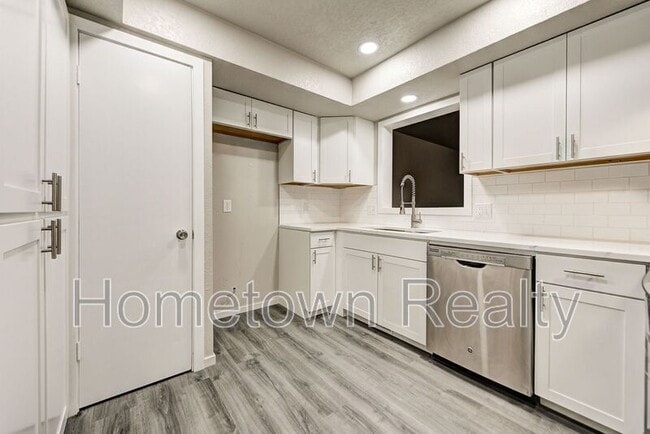 Building Photo - 6460 W Hefner Rd