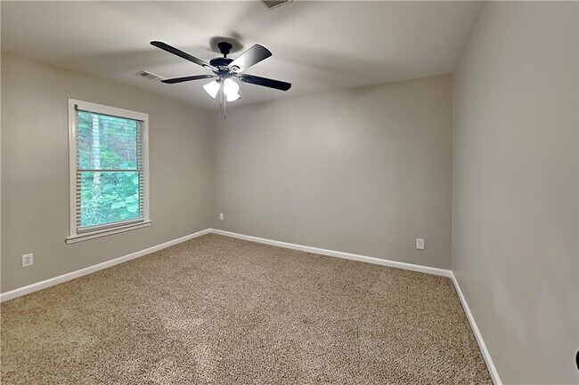 Building Photo - 3174 Vickery Dr NE