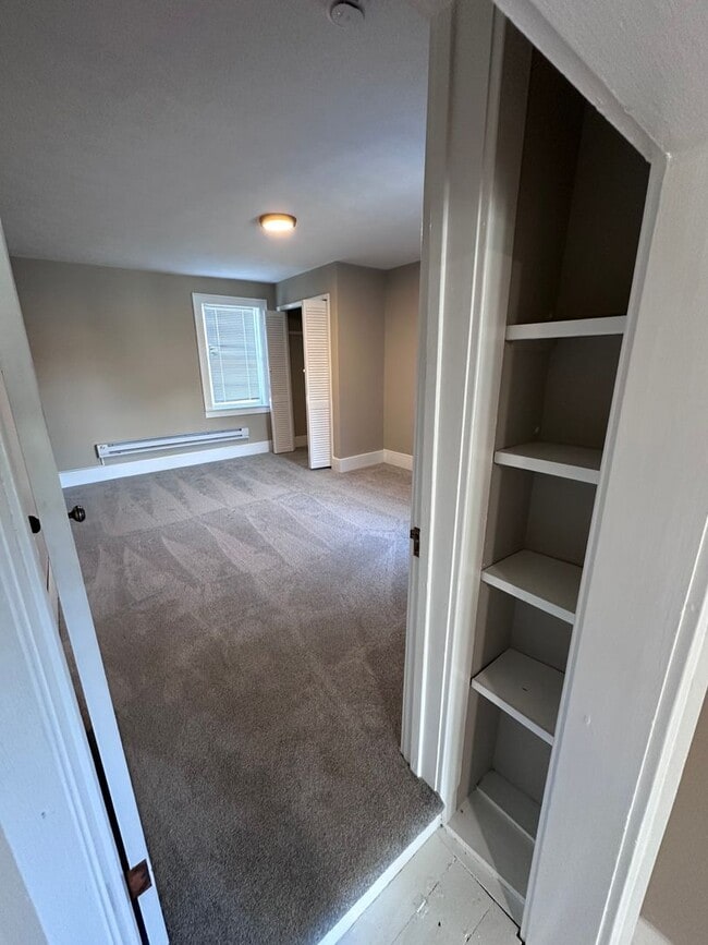 Building Photo - Village of Manlius 1 bedroom/ 1 full bathroom Apt. Sign a lease and pay $1,000 for the month of J...