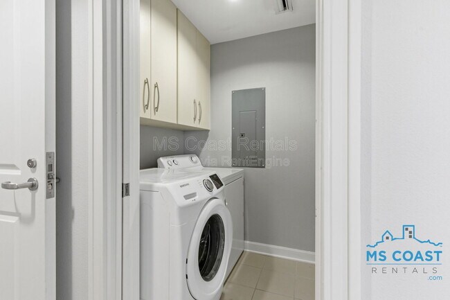 Building Photo - 2060 Beach Blvd